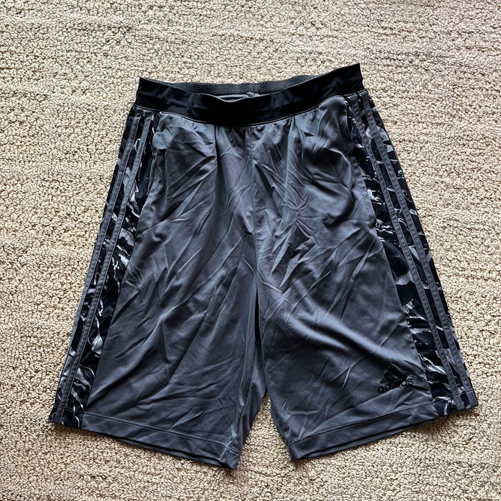 Adidas men’s shorts sz M